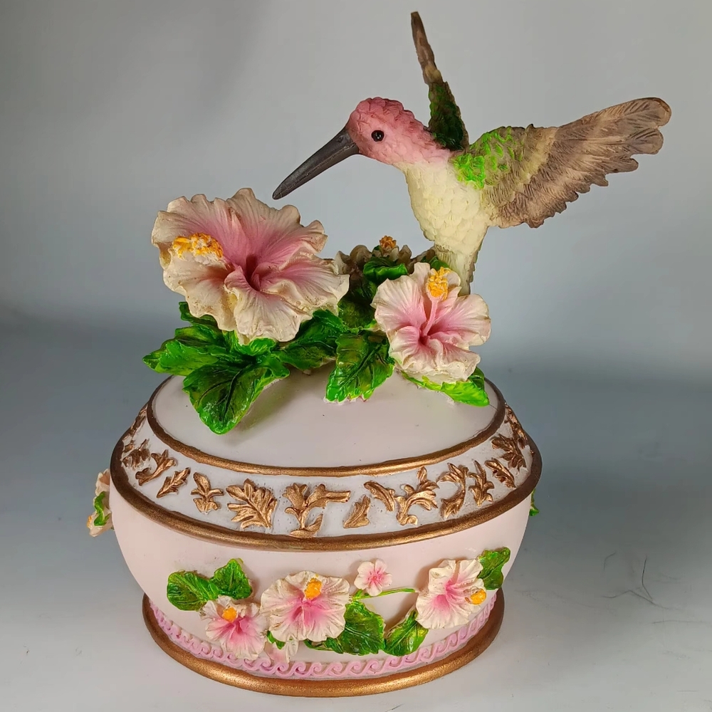 Hummingbird Music Box - Songbird Treasures "Unchained Melody"